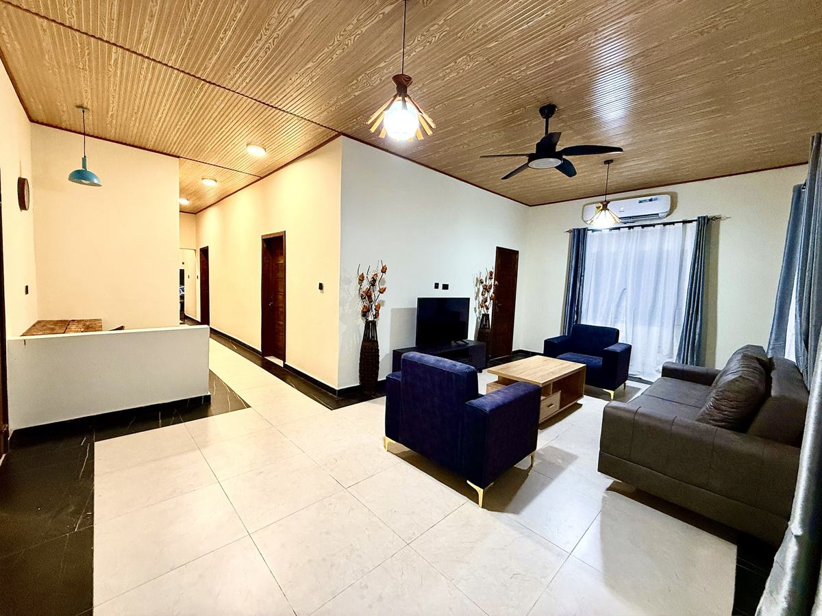 Luxury 3 bedroom, Spacious living room with ceiling fan