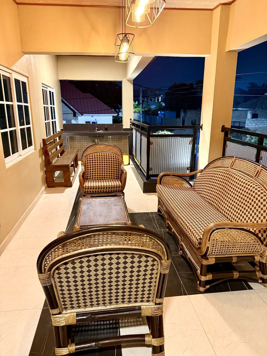 Luxury 4 bedroom, Front porch with multiple seating area