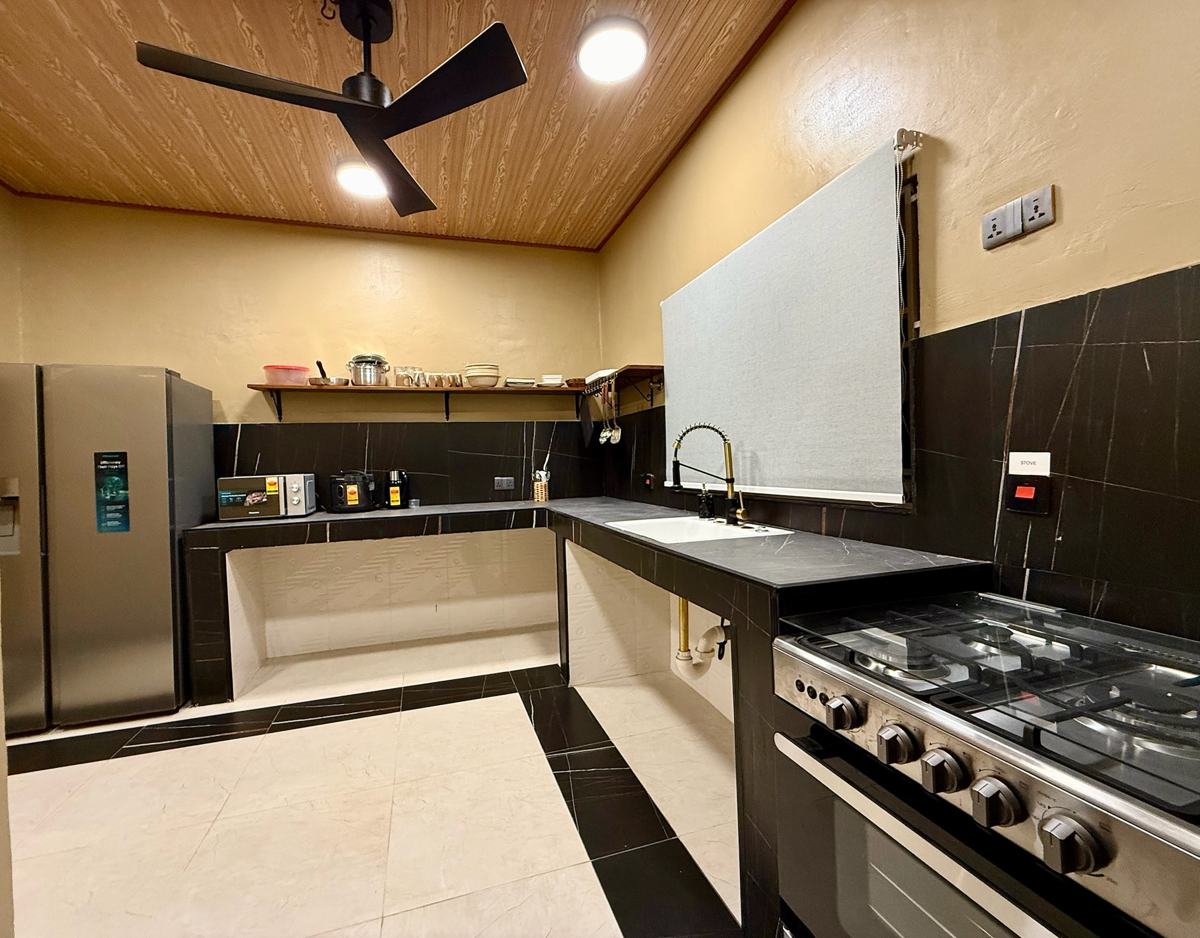 Luxury 1 bedroom, Kitchen with gas stove and oven