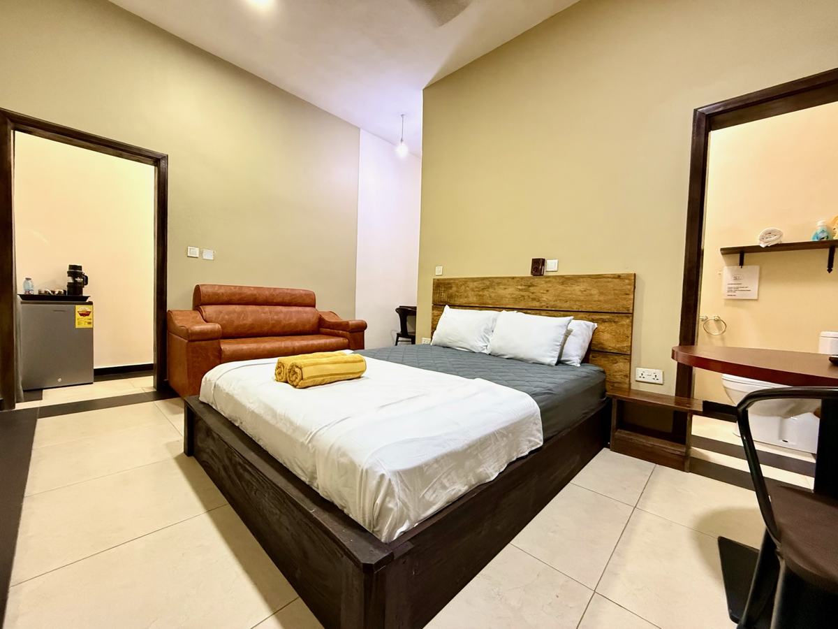 Superior queen studio suite, bed, leather sofa and mini fridge