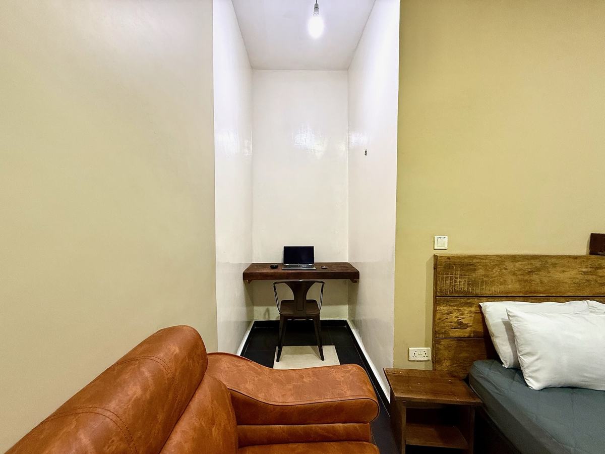 Superior queen studio suite, work desk nook