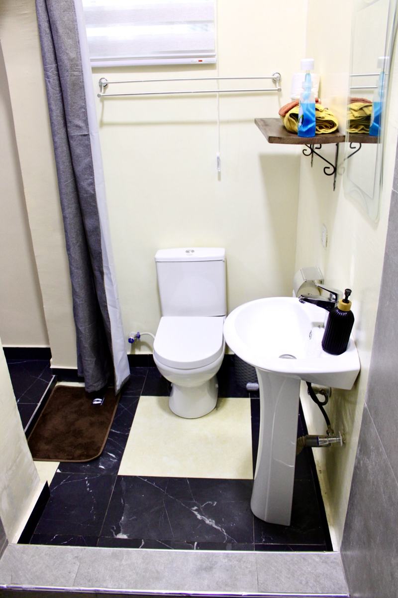 Queen studio suite bathroom with toilet and sink