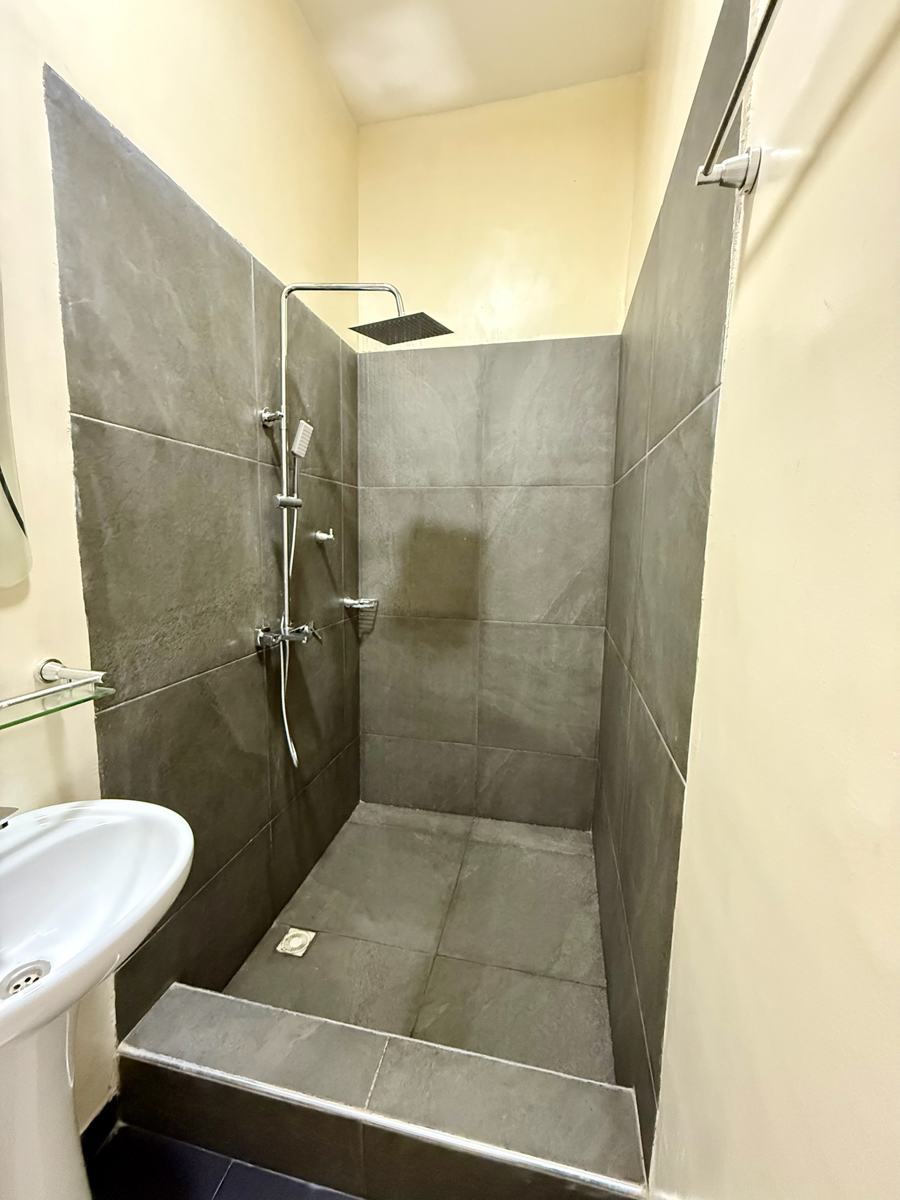 Queen studio suite bathroom with walk-in rain shower